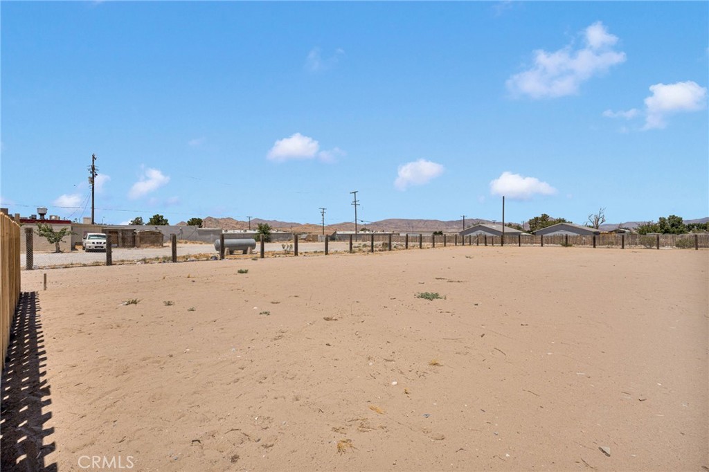 32838 Old Woman Springs Property Photo 19