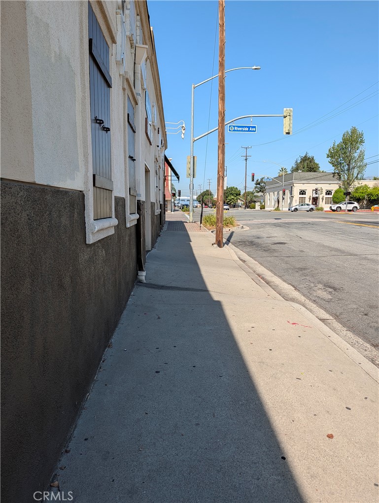 101 S Riverside Avenue Property Photo 9
