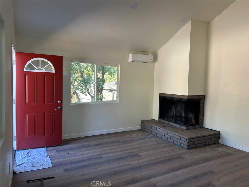 871 Maple Property Photo 2