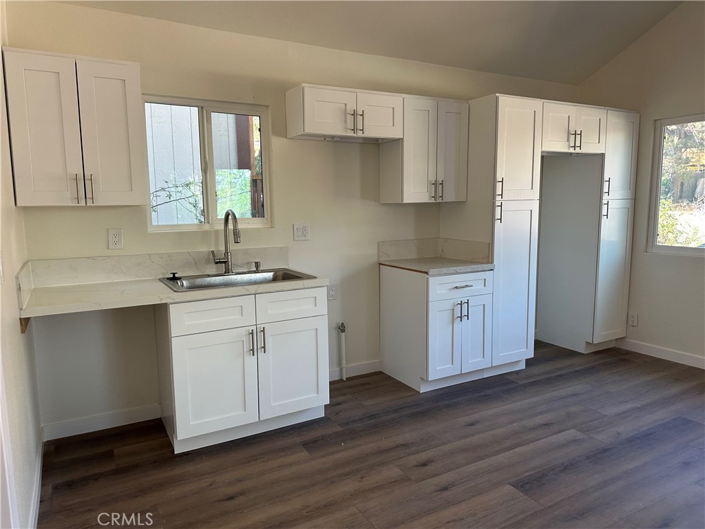 871 Maple Property Photo 3