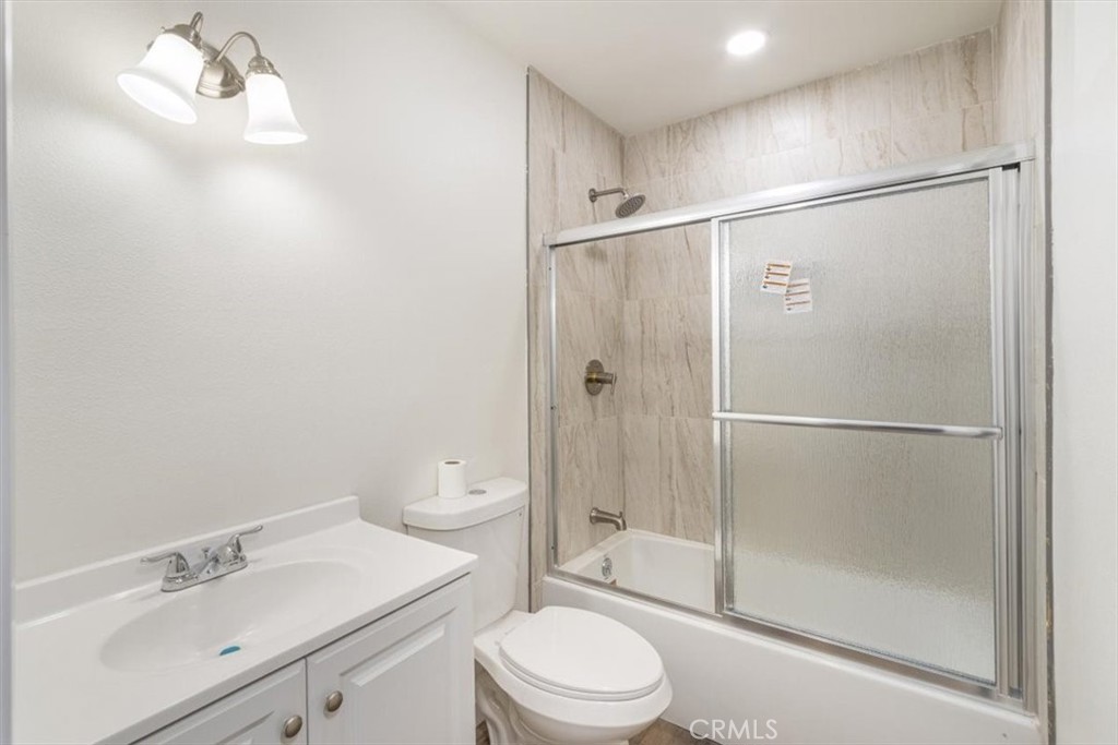 871 Maple Property Photo 16