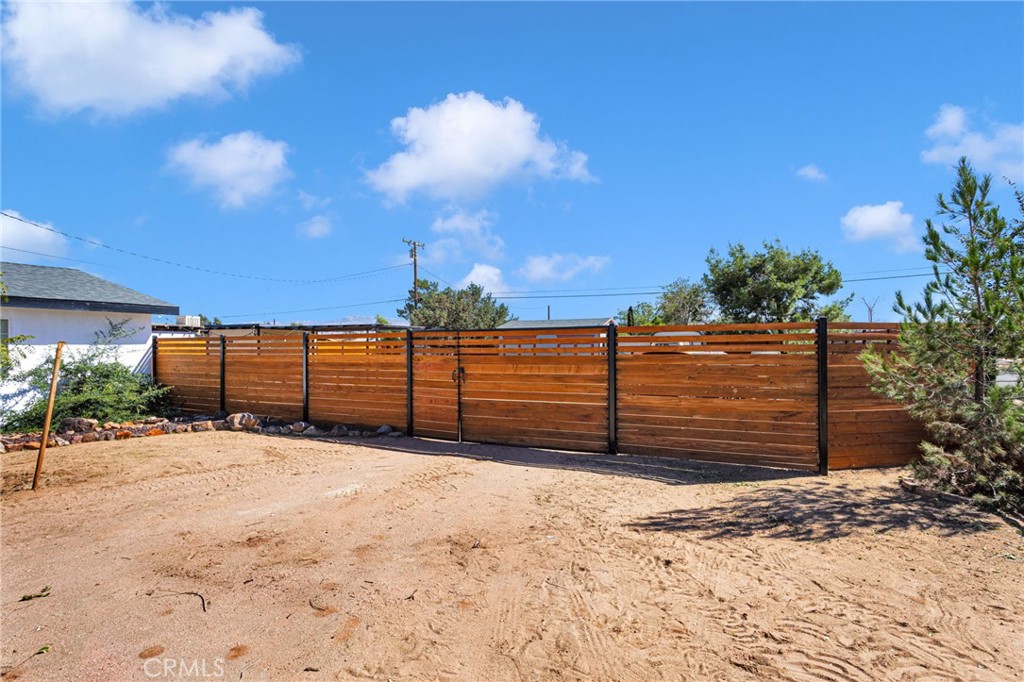 13861 Osage Property Photo 6
