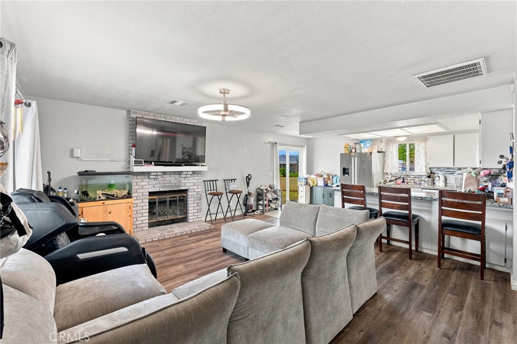22889 Anoka Property Photo 4