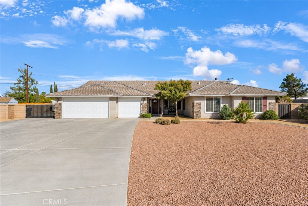 20463 Majestic Drive Property Photo 2