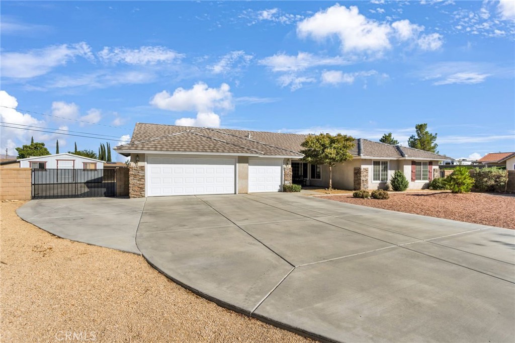 20463 Majestic Drive Property Photo 4