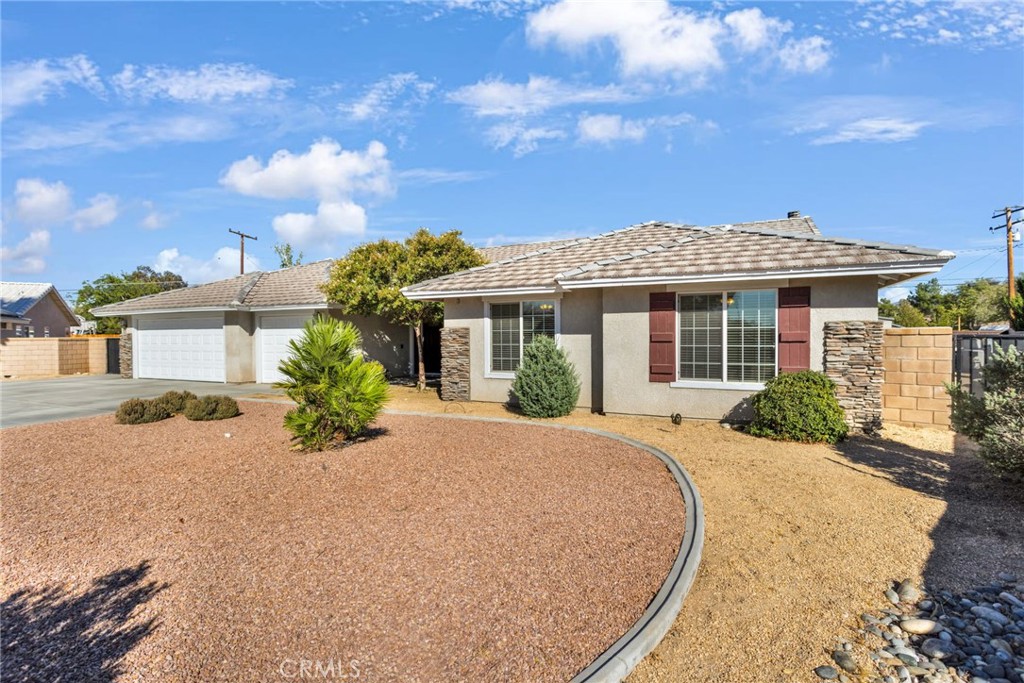 20463 Majestic Drive Property Photo 5