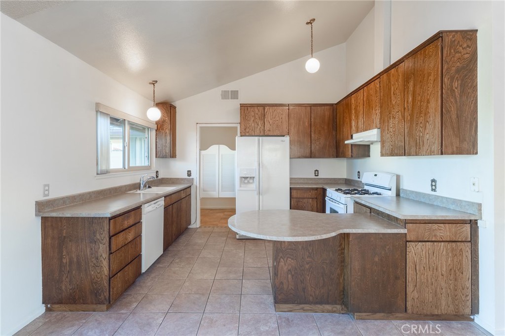 15560 Elmwood Drive Property Photo 4