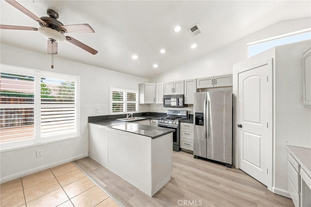 14806 Cypress Property Photo 7