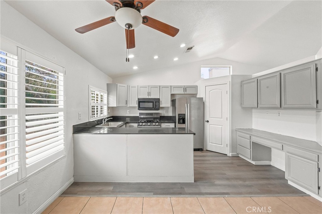 14806 Cypress Property Photo 9
