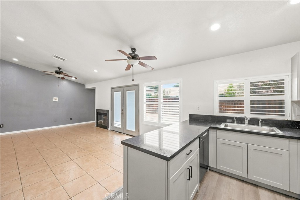 14806 Cypress Property Photo 11