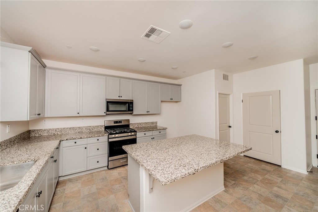 12033 Firbrook Street Property Photo 7