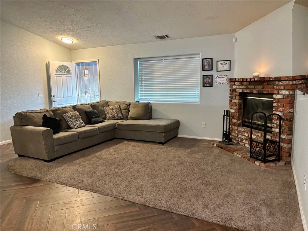18618 Vine Property Photo 2