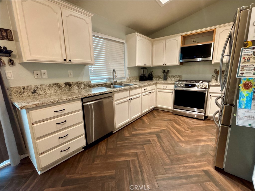 18618 Vine Property Photo 4