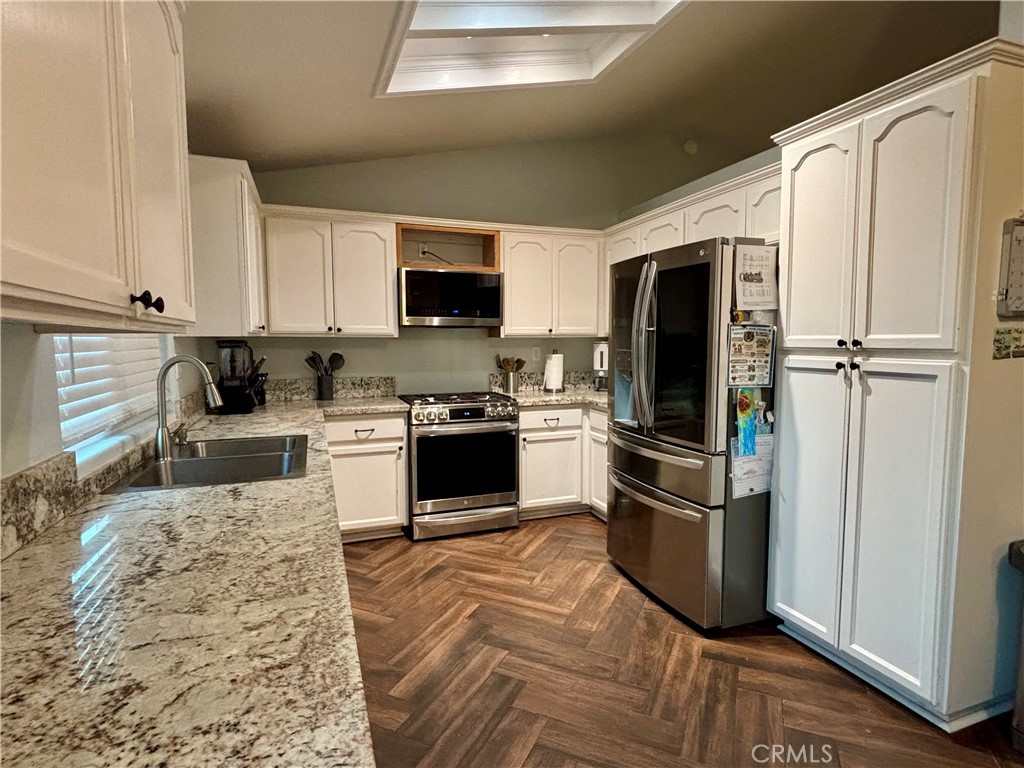 18618 Vine Property Photo 5