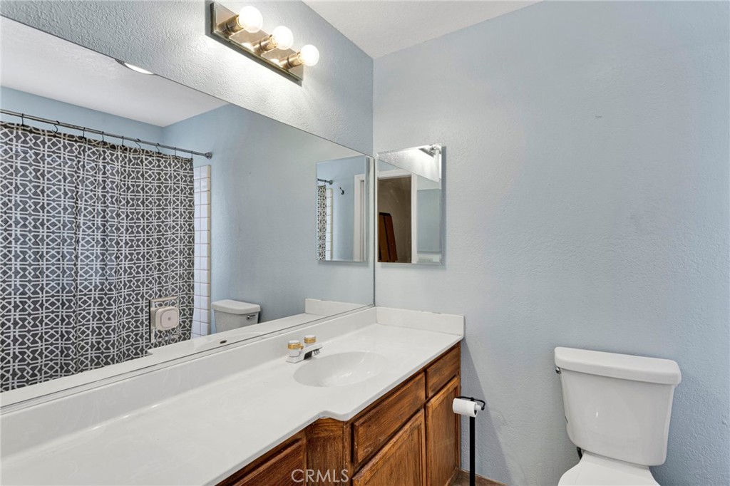 12950 Syracuse Property Photo 18