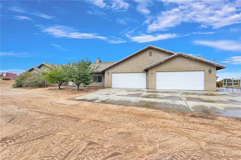 10432 Atsina Property Photo 3