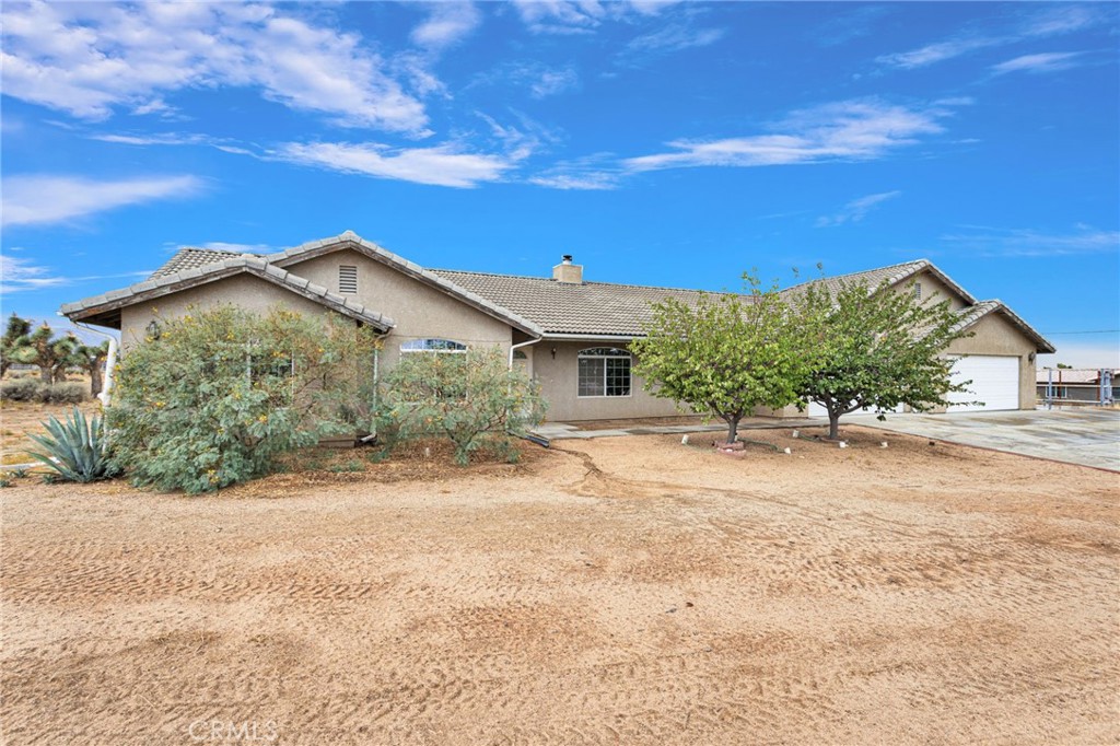 10432 Atsina Property Photo 4