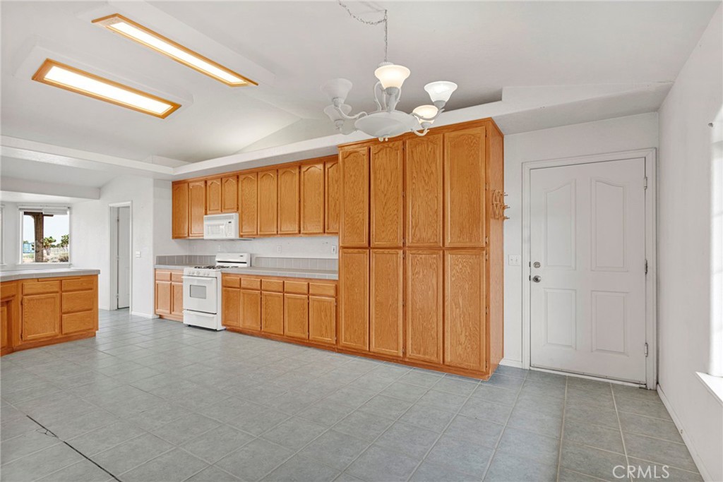 10432 Atsina Property Photo 18