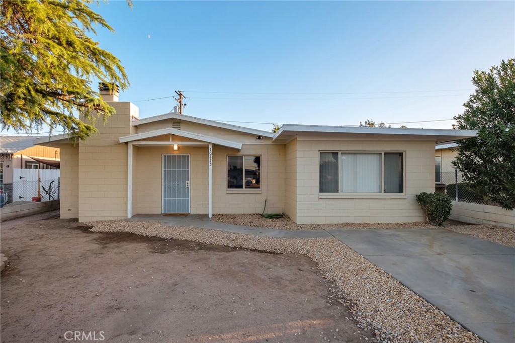 16445 Live Oak Property Photo 4