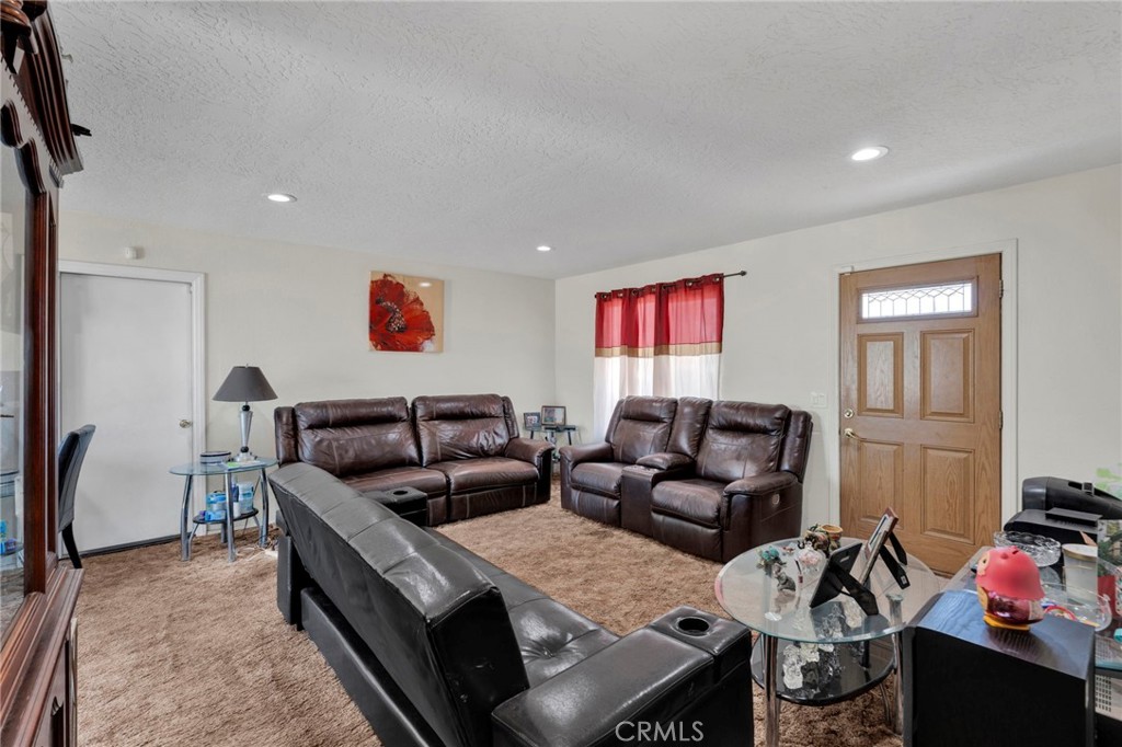 10599 Oakwood Property Photo 7