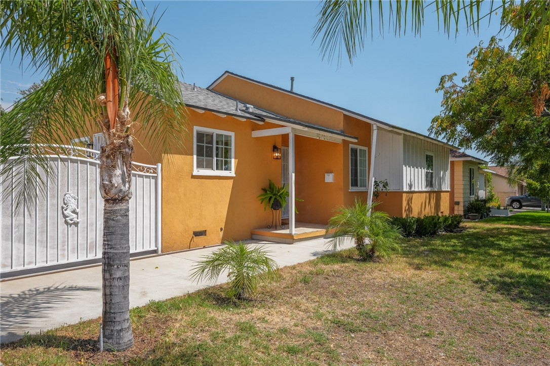 561 N Park Property Photo 4