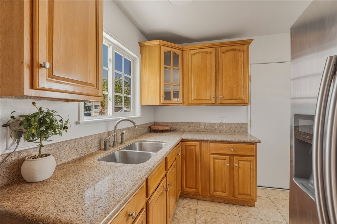 561 N Park Property Photo 7