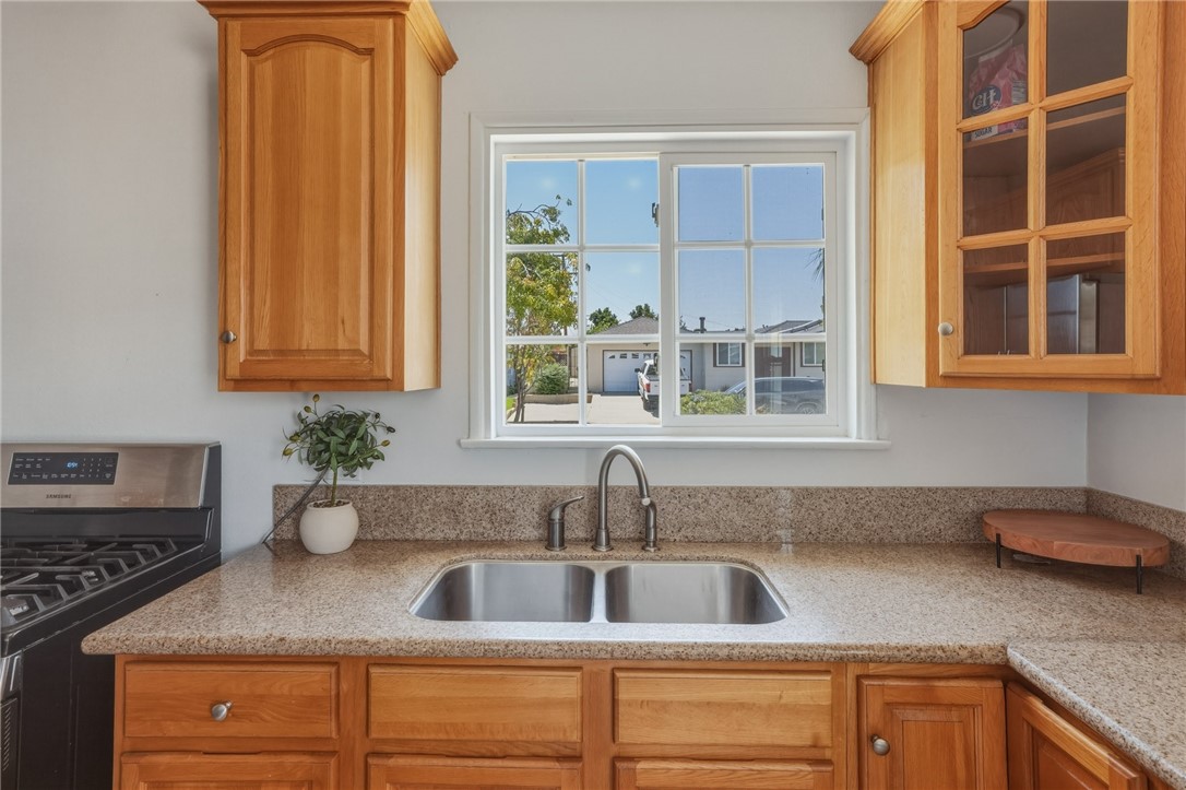 561 N Park Property Photo 8