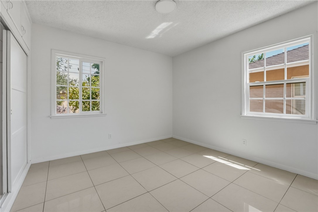 561 N Park Property Photo 16