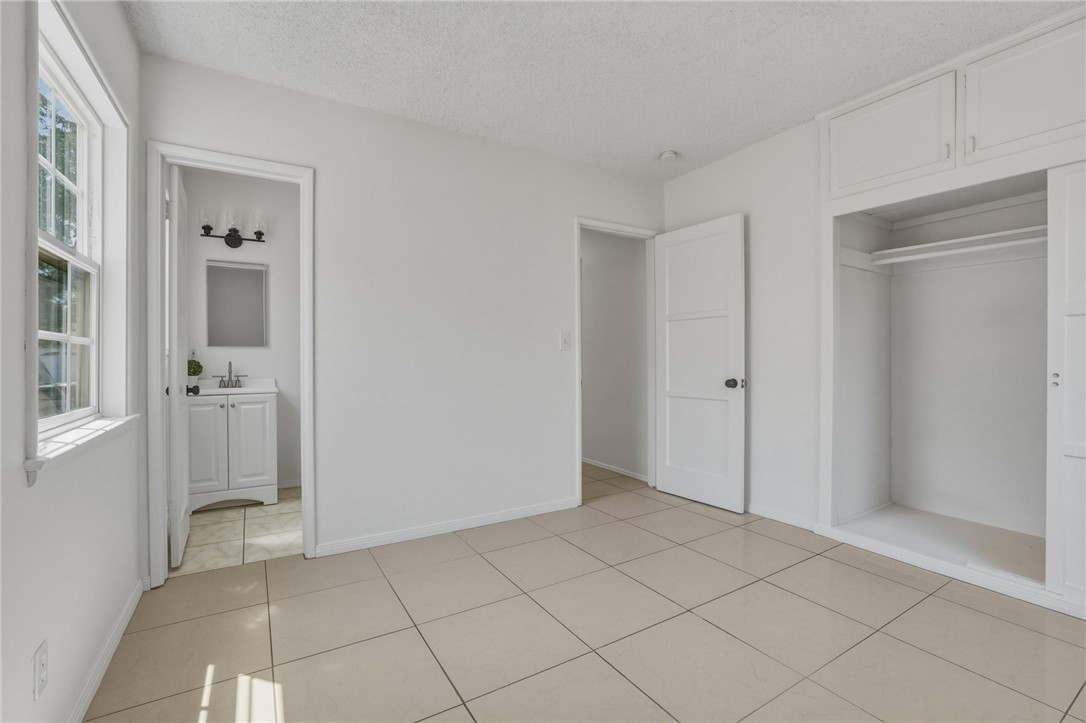 561 N Park Property Photo 17