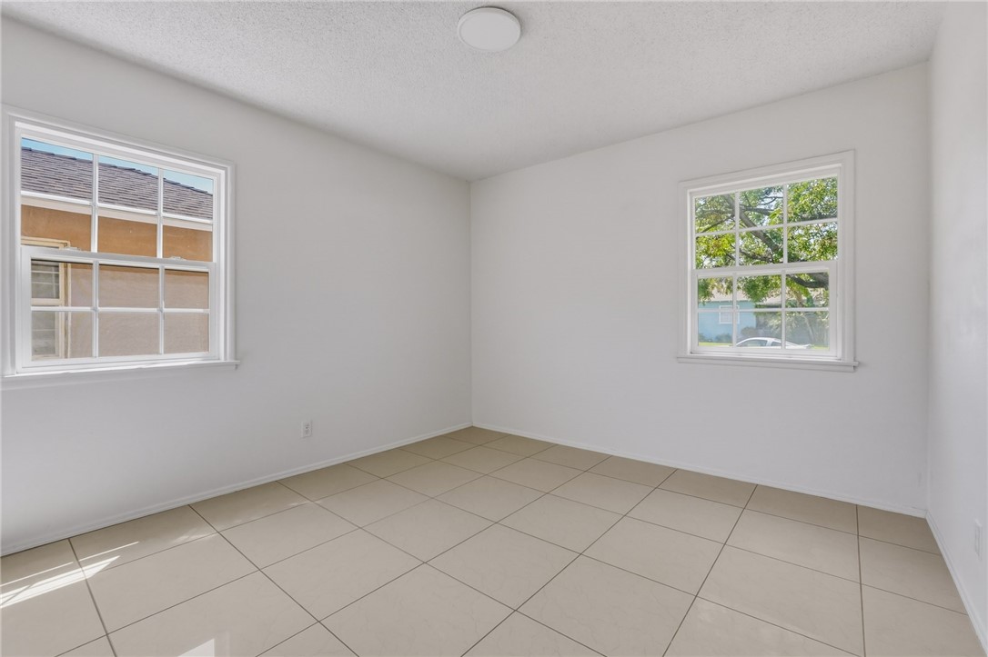 561 N Park Property Photo 22