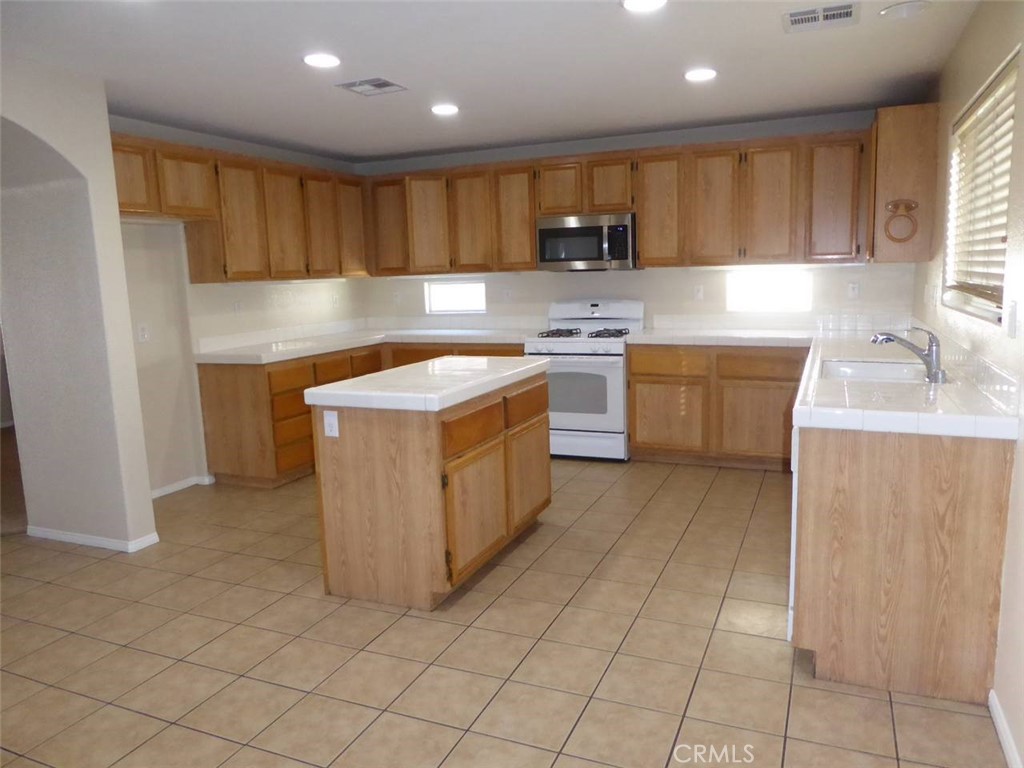 9390 Dragon Tree Property Photo 3