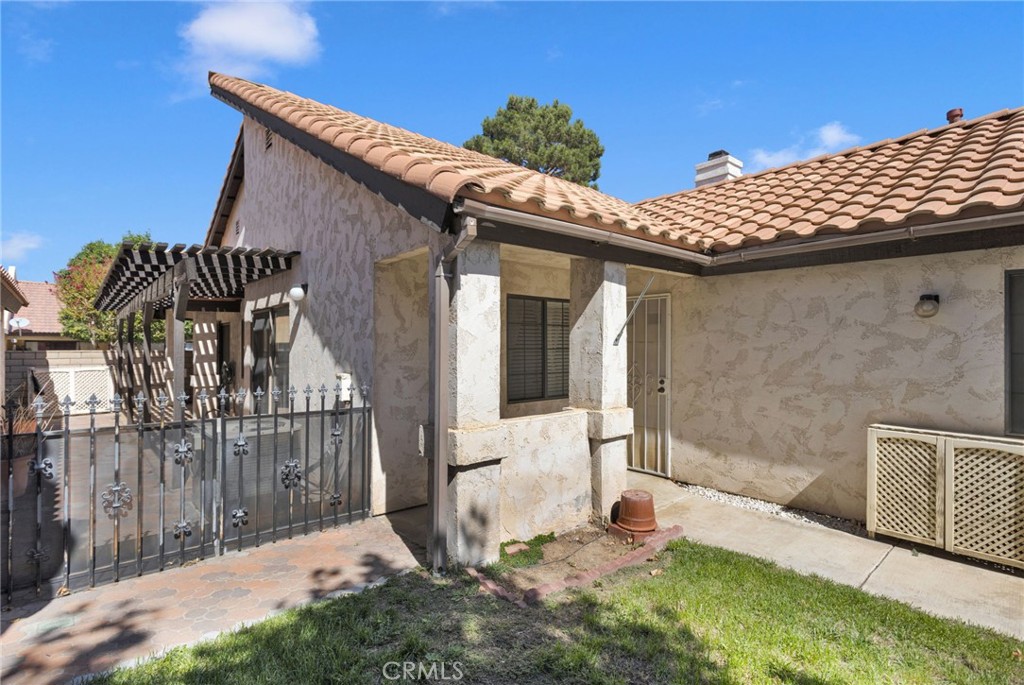 19270 Pine Way Property Photo 3