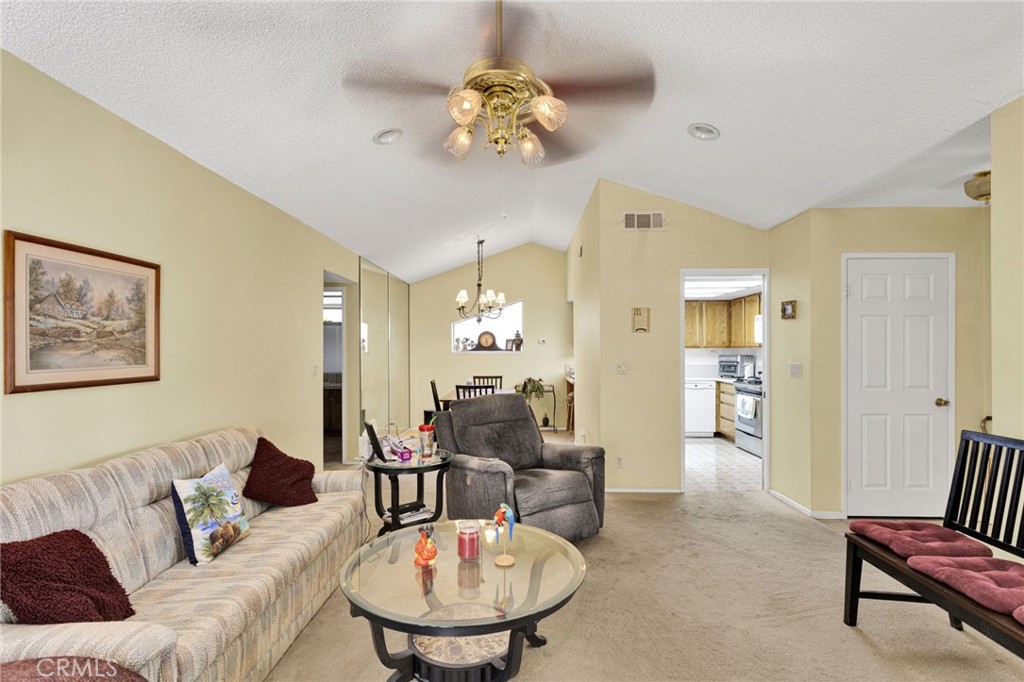 19270 Pine Way Property Photo 9