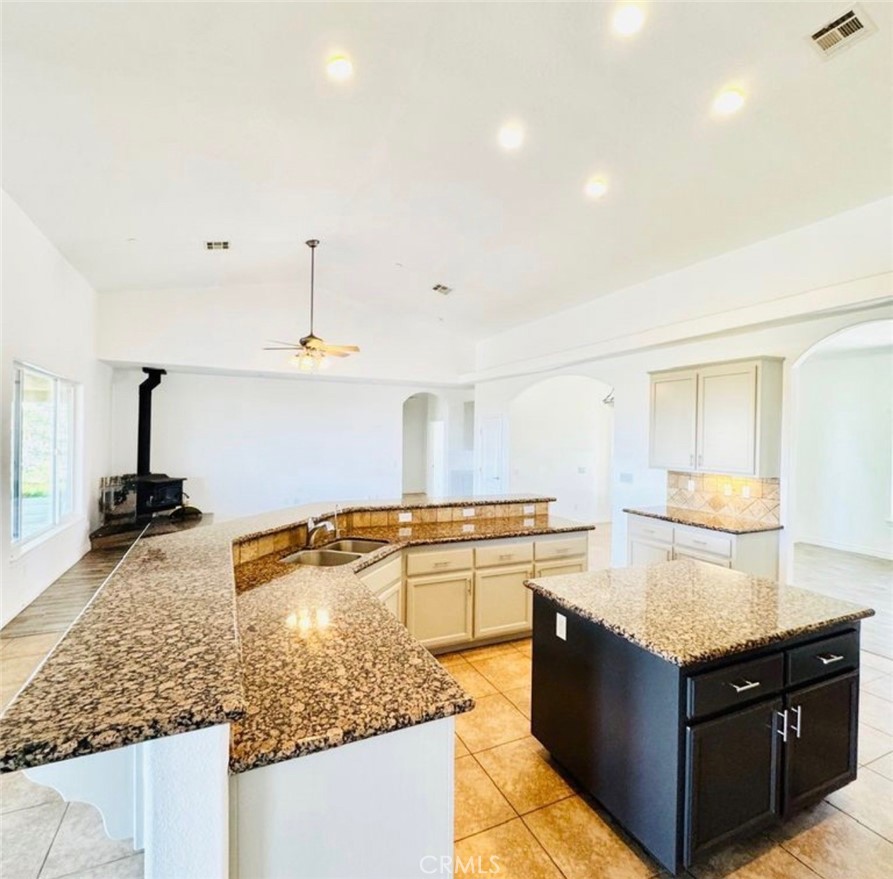 7438 Woodcliff Property Photo 8