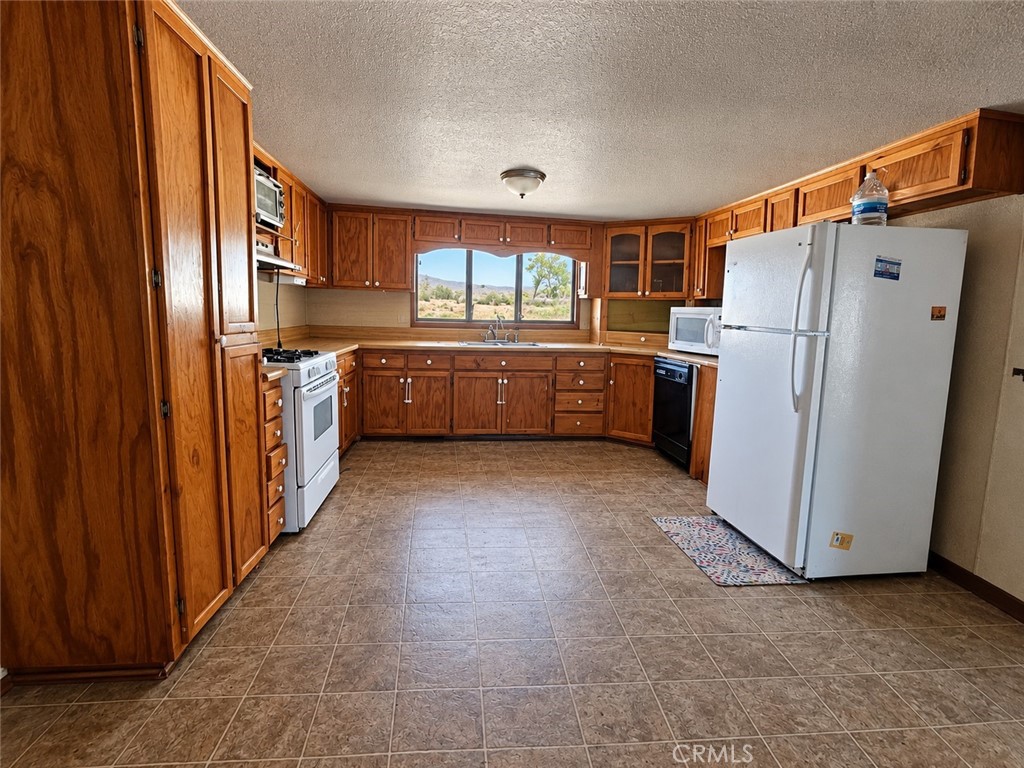 30423 Desert View Property Photo 5