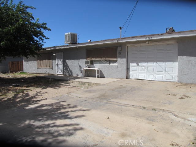 10706 Banning Avenue Property Photo 2