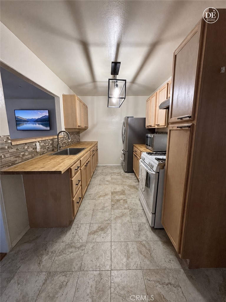 1900 Sunrise Property Photo 1