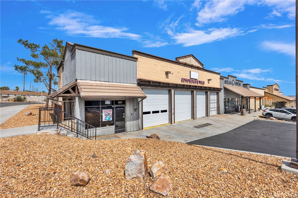 931 Armory Property Photo 4