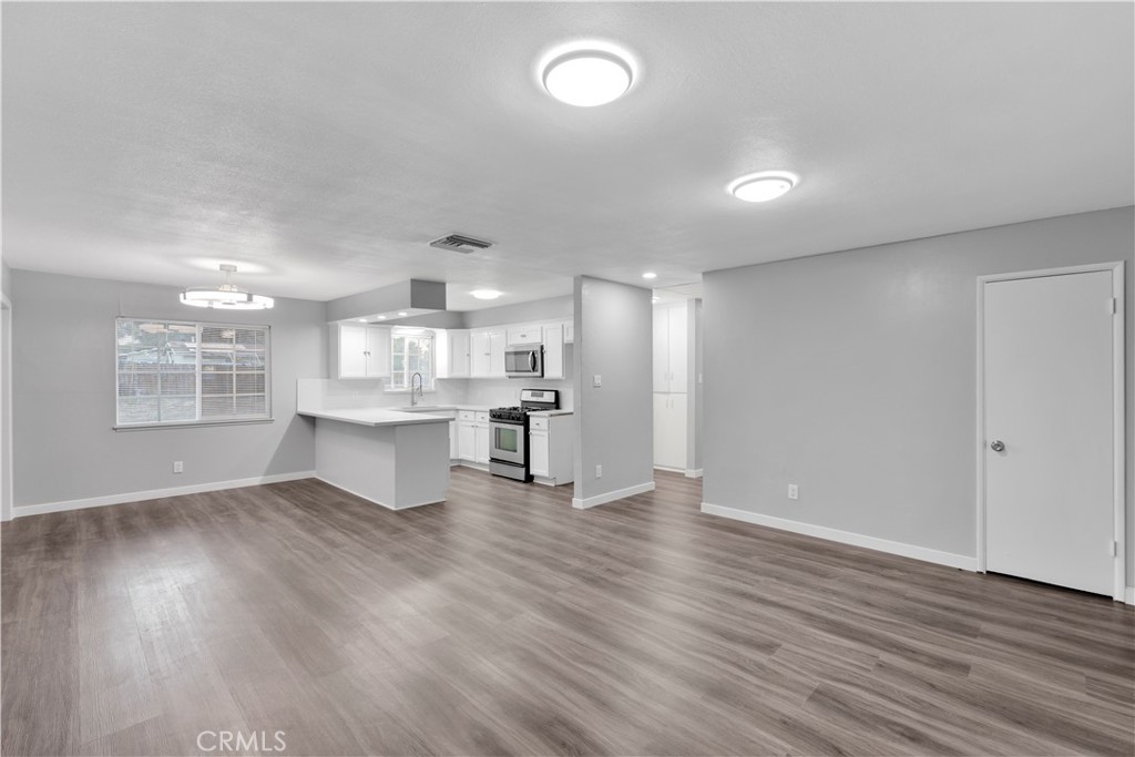 10814 Victor Property Photo 7