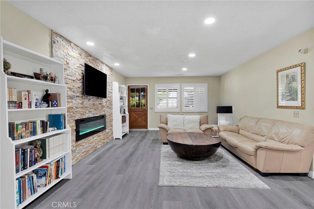 13355 Stoneridge Drive Property Photo 12