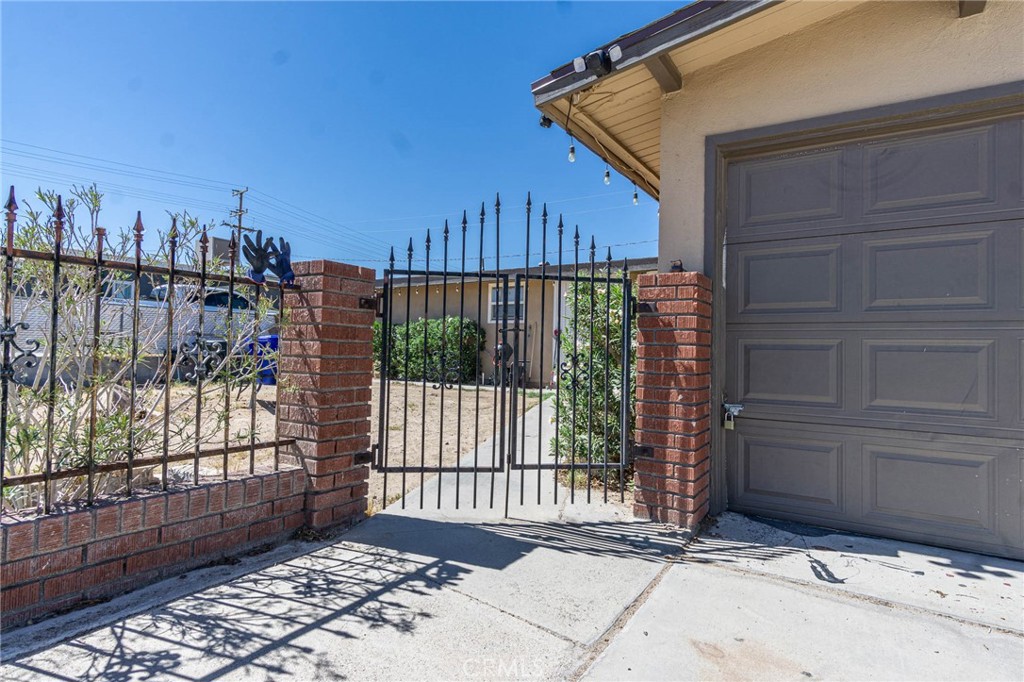 560 S Muriel Property Photo 2