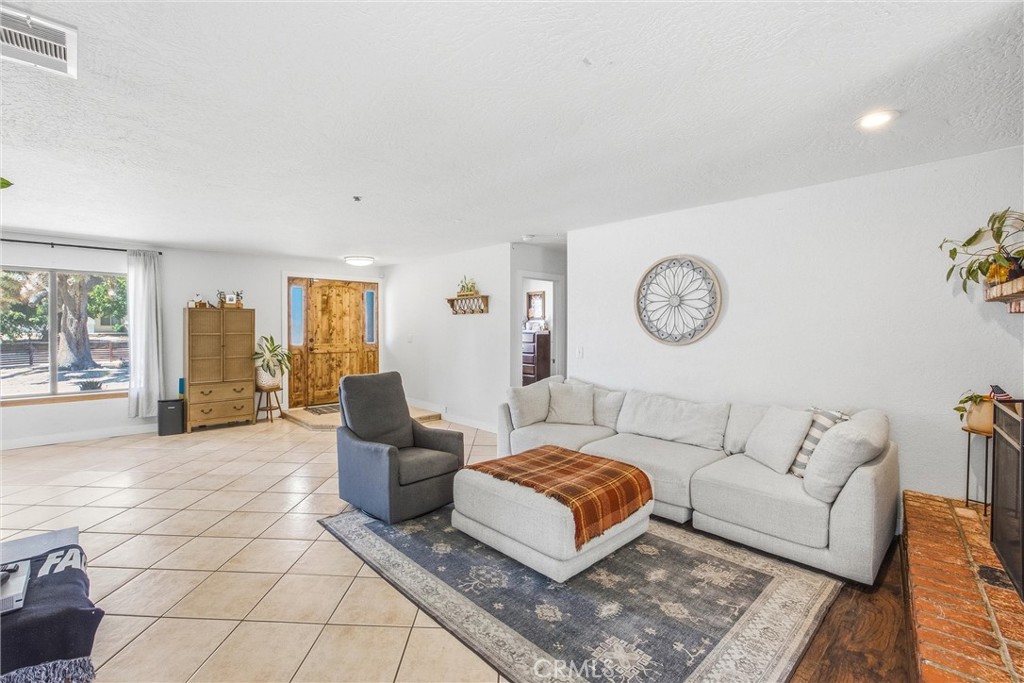 13231 Iroquois Property Photo 6