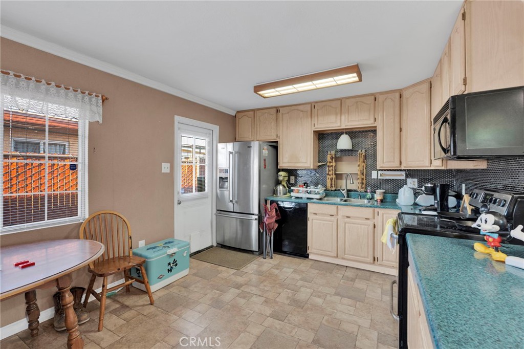 661 Stevens Property Photo 12