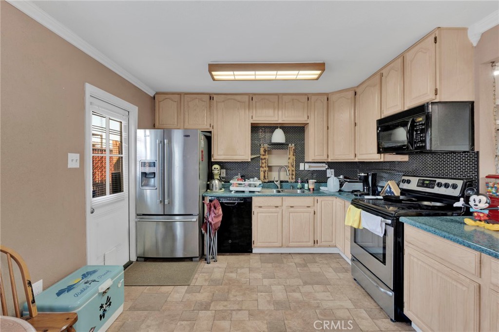 661 Stevens Property Photo 13
