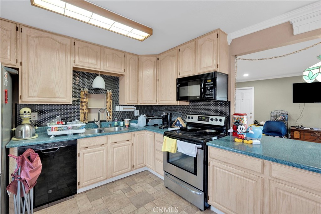 661 Stevens Property Photo 14