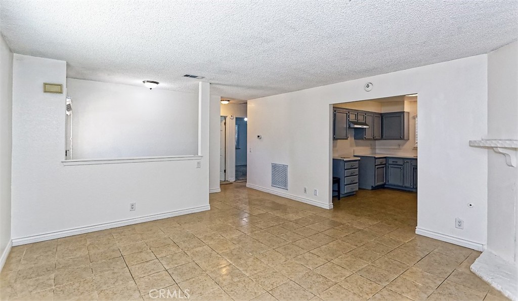 16188 Live Oak Property Photo 4