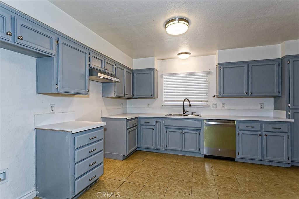 16188 Live Oak Property Photo 5