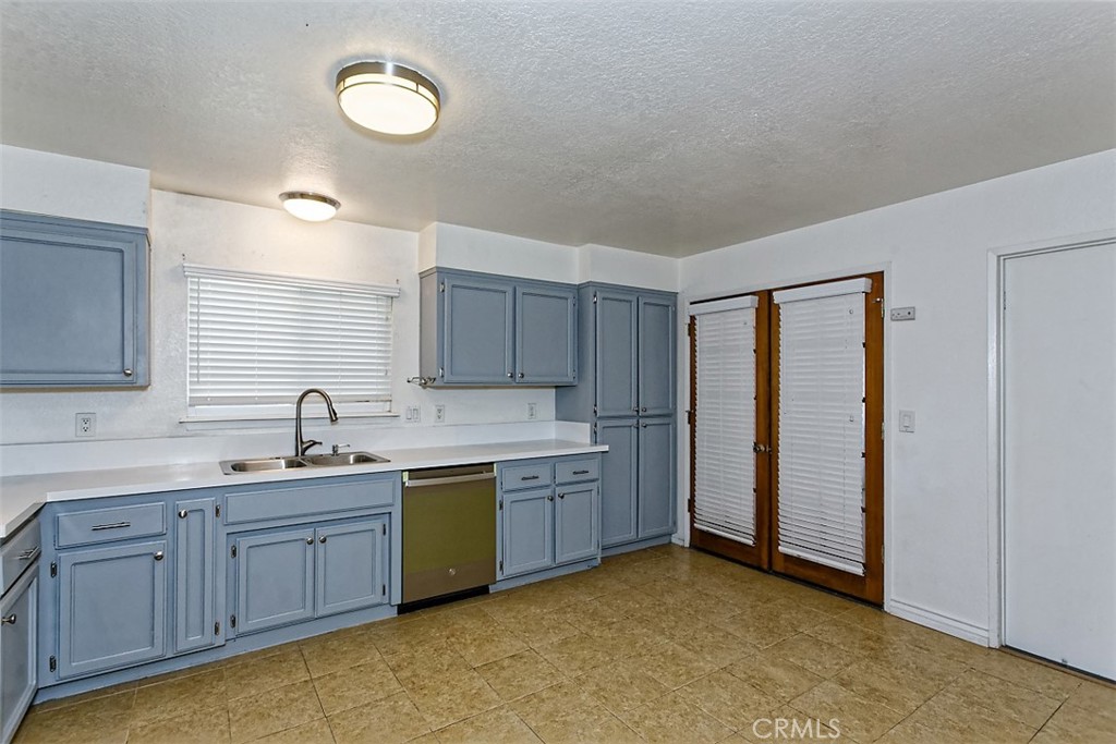 16188 Live Oak Property Photo 6