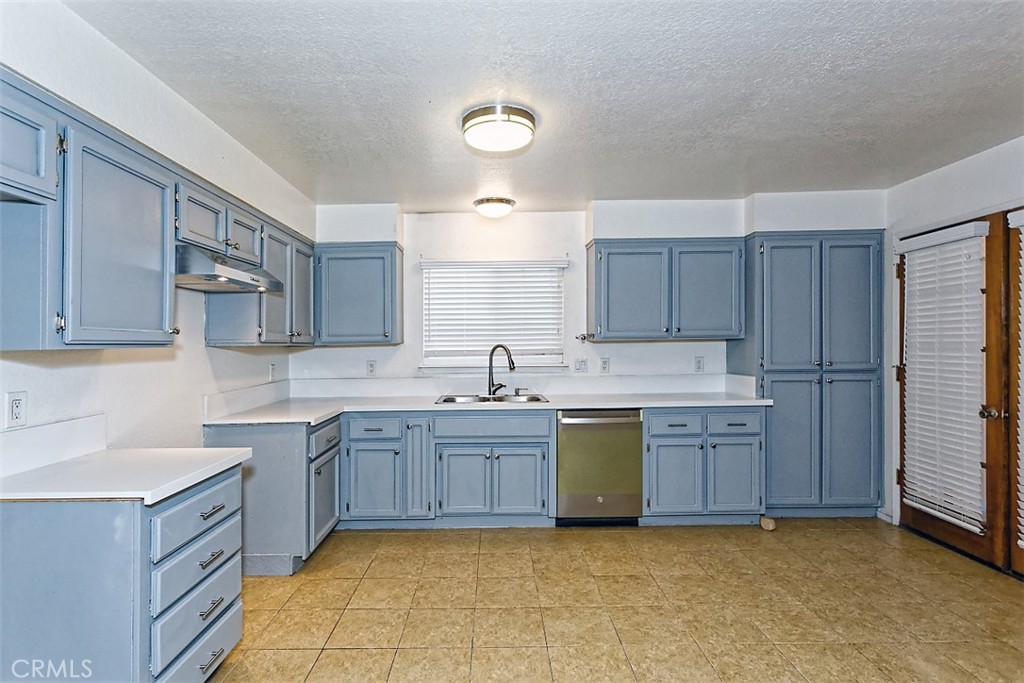 16188 Live Oak Property Photo 7