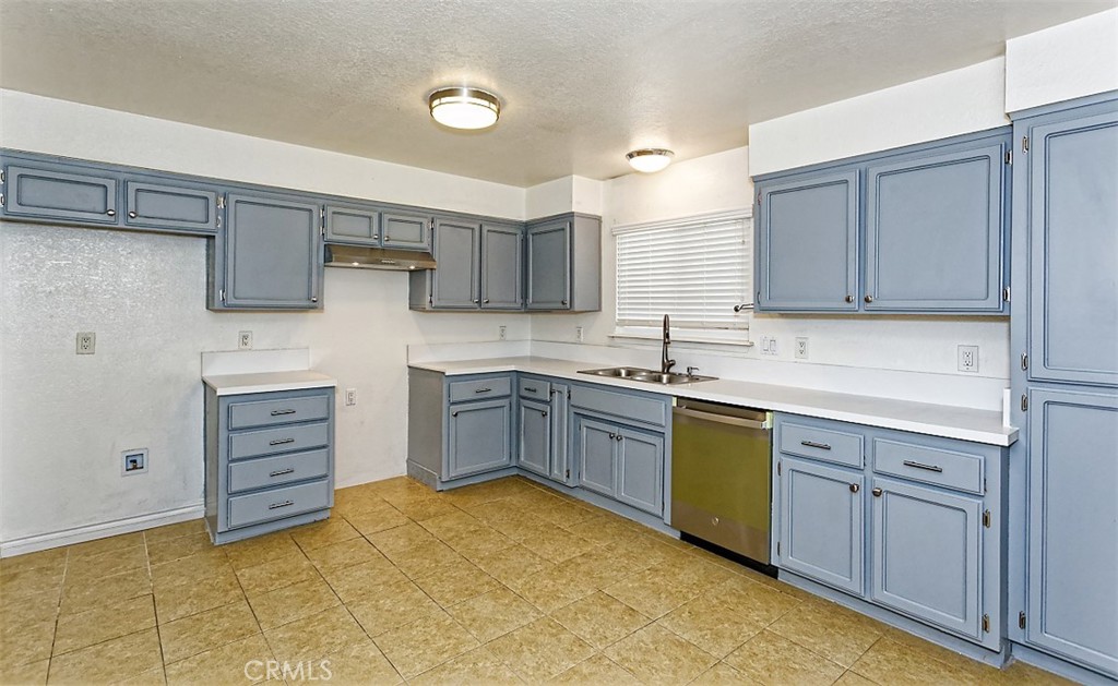 16188 Live Oak Property Photo 8